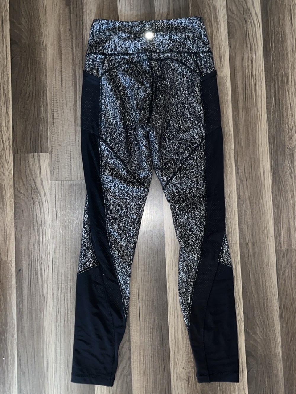 Lululemon full length leggings women’s size 6 has pockets rip tag fit physique